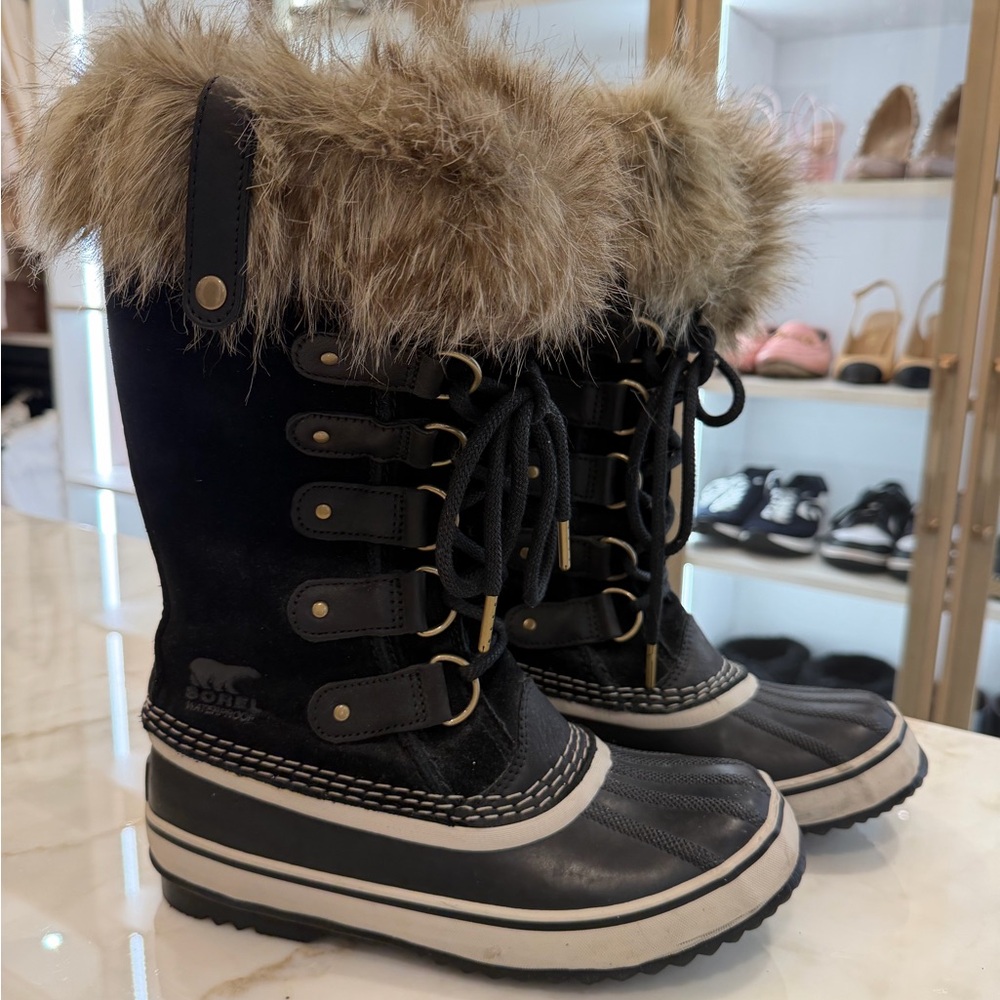 Sorel Women's Black and Tan Winter Boots with Fur Trim